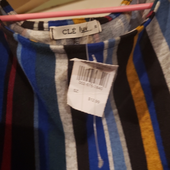 Top - Picture 2 of 2